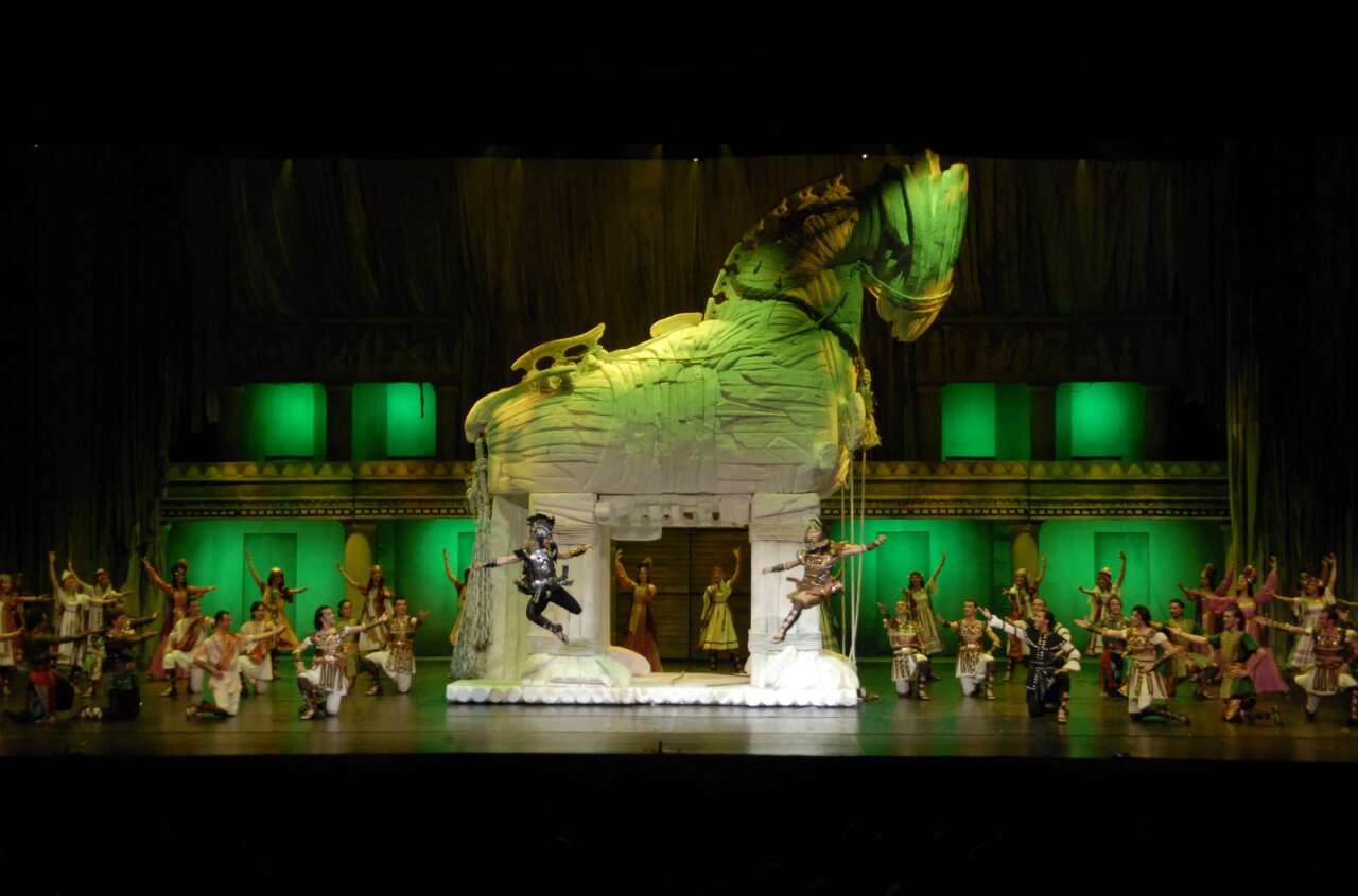 AKM’de bu hafta sahneler sevgiye açılıyor 6